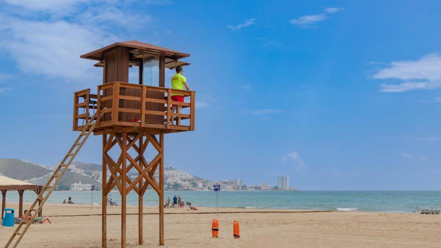 Cullera adelanta el servicio de socorrismo en la playa al mes de mayo