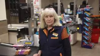 Charo se despide de Gadis tras 49 años de trabajo en A Coruña: "Me siento muy querida"