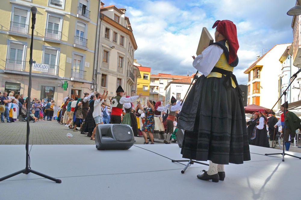 Concursu y Muestra de Traxes Tradicionales en Grado