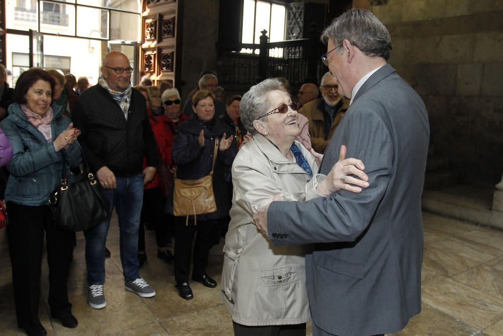 Vecinos de Morella, de visita en el Palau de la Generalitat