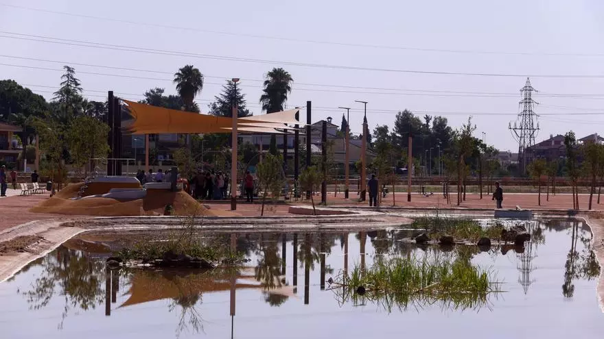 El parque del Canal suma 10 hectáreas verdes, 466 árboles, un estanque y una zona con juegos infantiles acuáticos