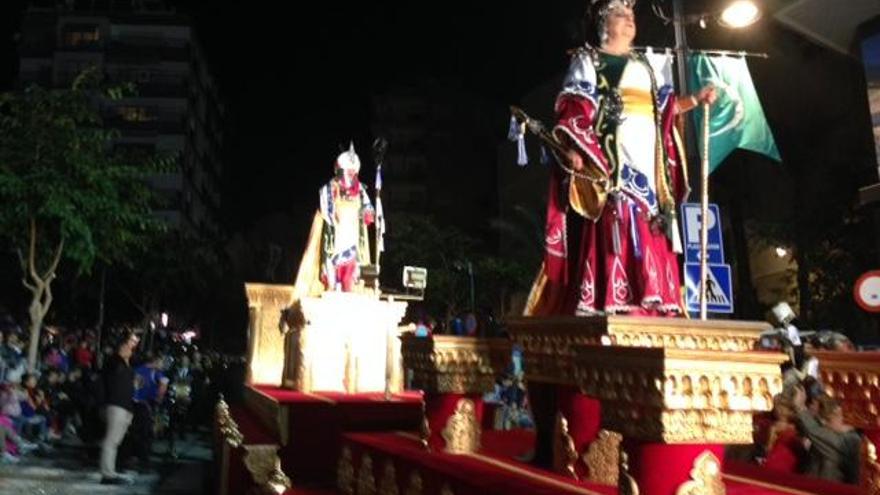 Un apagón detiene el desfile de Moros y Cristianos de Calp