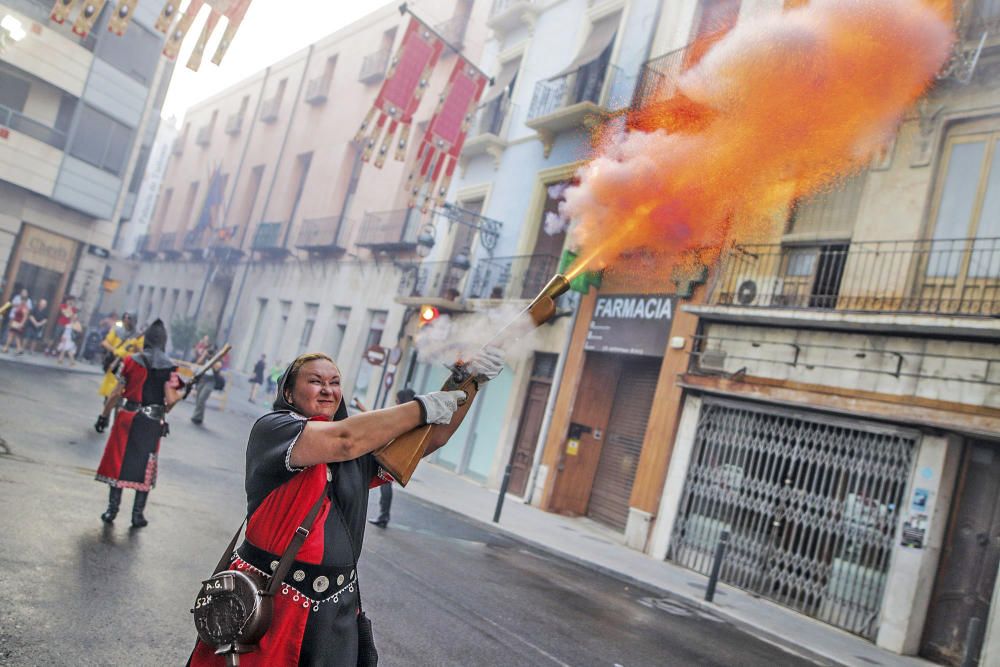 Las Fiestas de la Reconquista llenan las calles de olor a pólvora