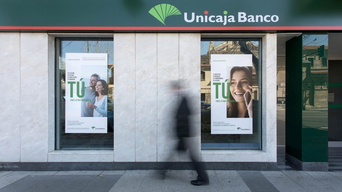 Una oficina de Unicaja Banco. / LA OPINIÓN