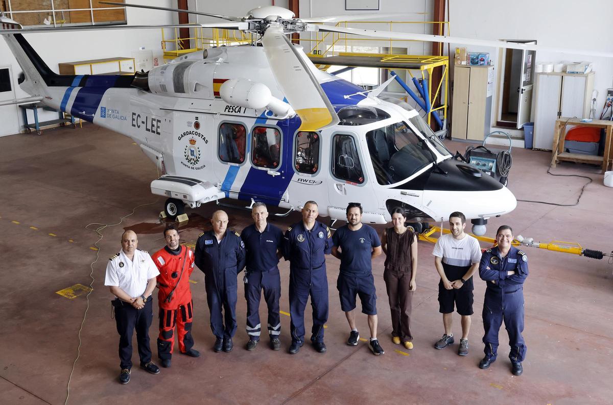 Un día en el «Pesca 1», el helicóptero de Gardacostas de Galicia