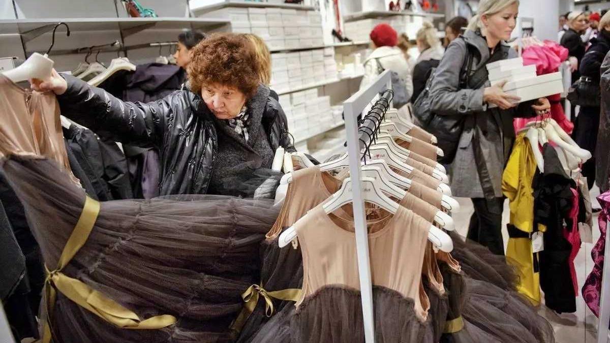 La compra compulsiva de roba és un problema mediambiental i social