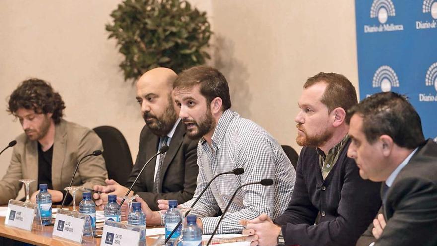 De izquierda a derecha Garau, Martínez, Lluís Amengual (moderador), Abril y Vázquez.