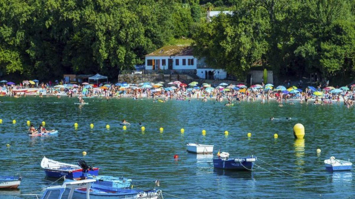 El Vial de Praias mejora su estado para el tránsito peatonal y ciclista