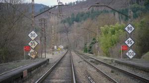 Archivo - Vías de tren en País Vasco (España).
