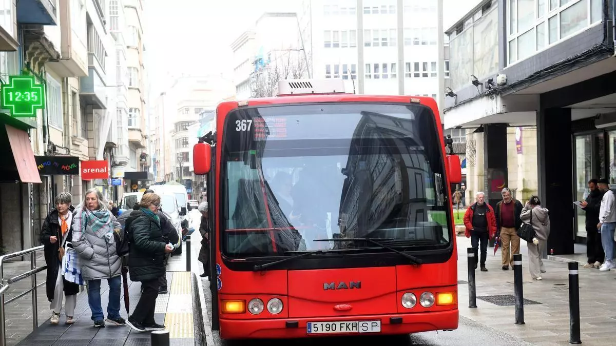 Los buses vuelven a circular por San Andrés