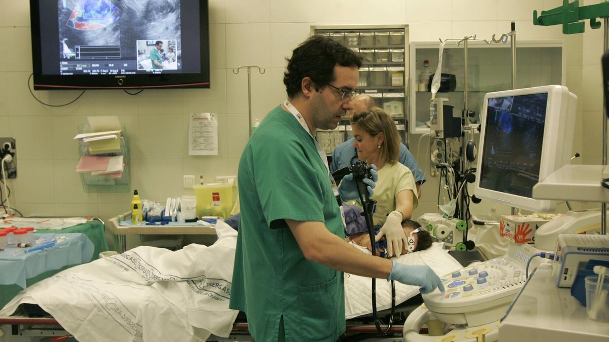 Las endoscopias son una de las pruebas diagnósticas con más listas de espera en Andalucía
