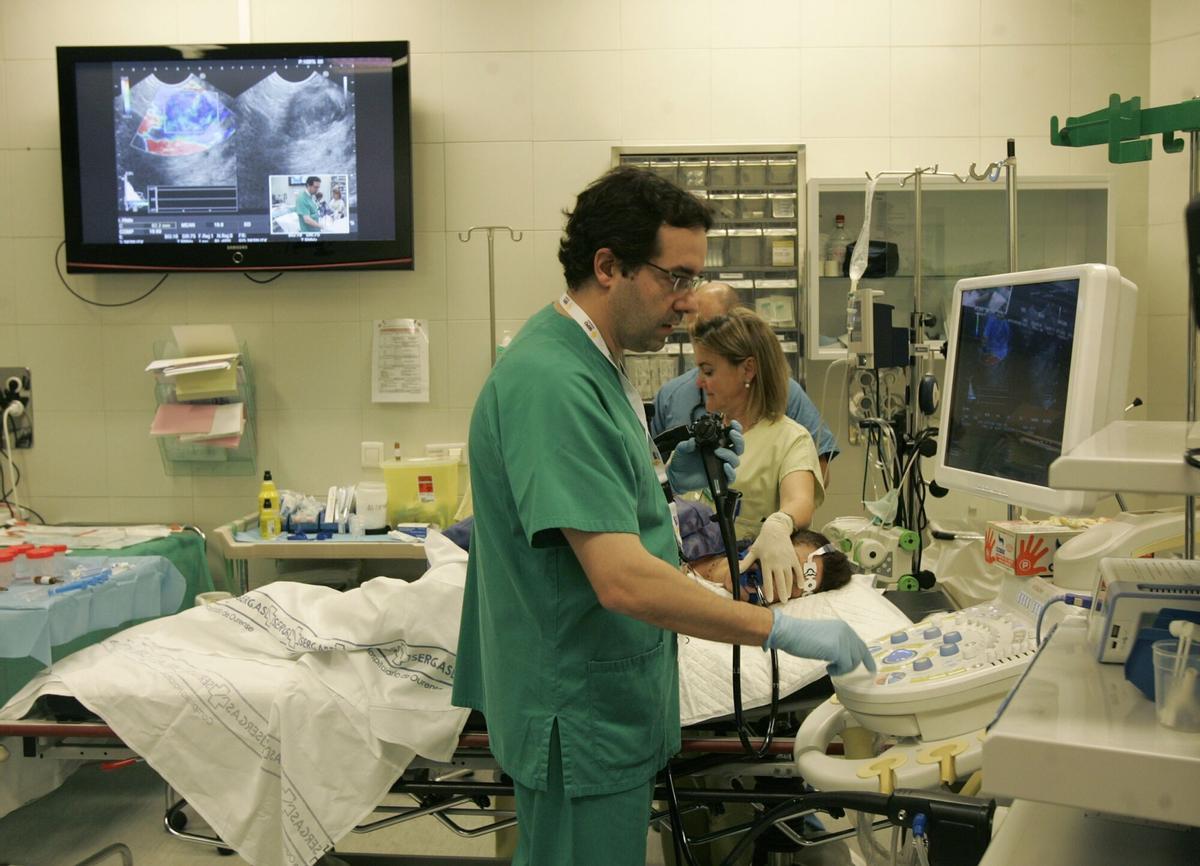 Las endoscopias son una de las pruebas diagnósticas con más listas de espera en Andalucía