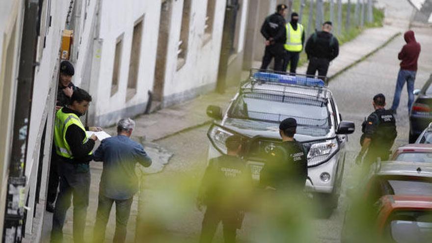 Despliegue policial por la operación Jaro. // Efe