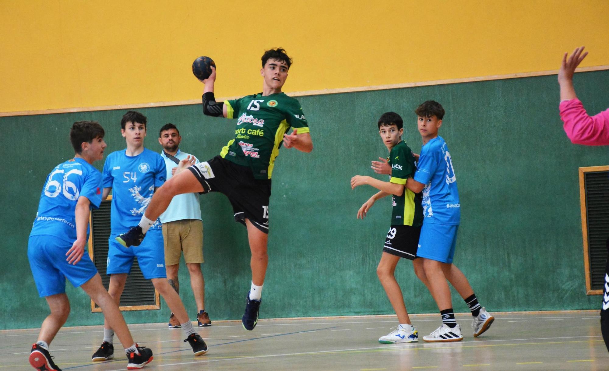 En imágenes | El colegio El Pilar-Maristas celebra las 24 Horas de Balonmano Memorial Roberto Suso