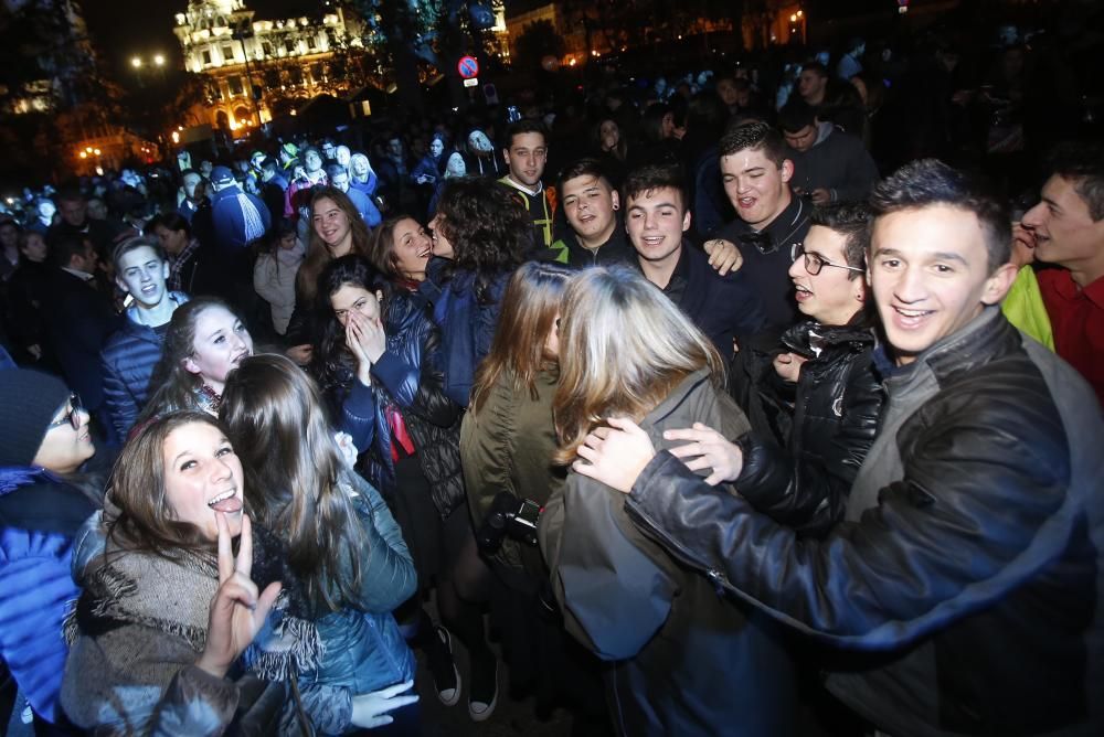 Miles de personas recibieron el año frente al consistorio