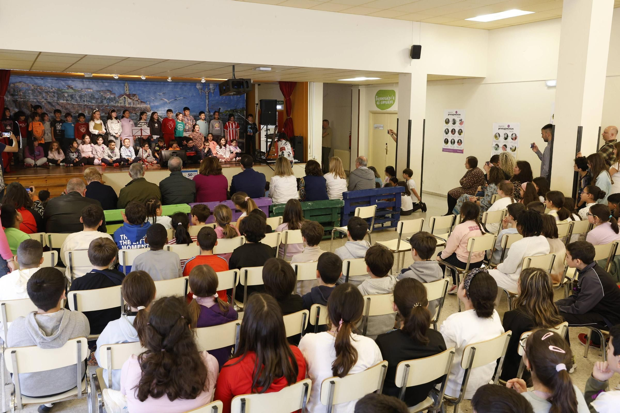 La visita de Adrián Barbón al colegio Lloréu, en Gijón