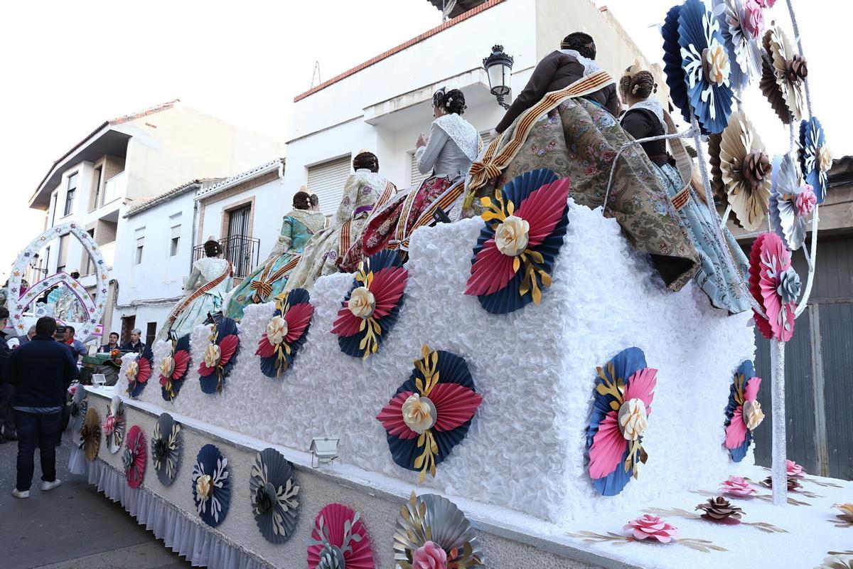 Una de las carrozas que desfiló en la Cabalgata de San José de Cheste.