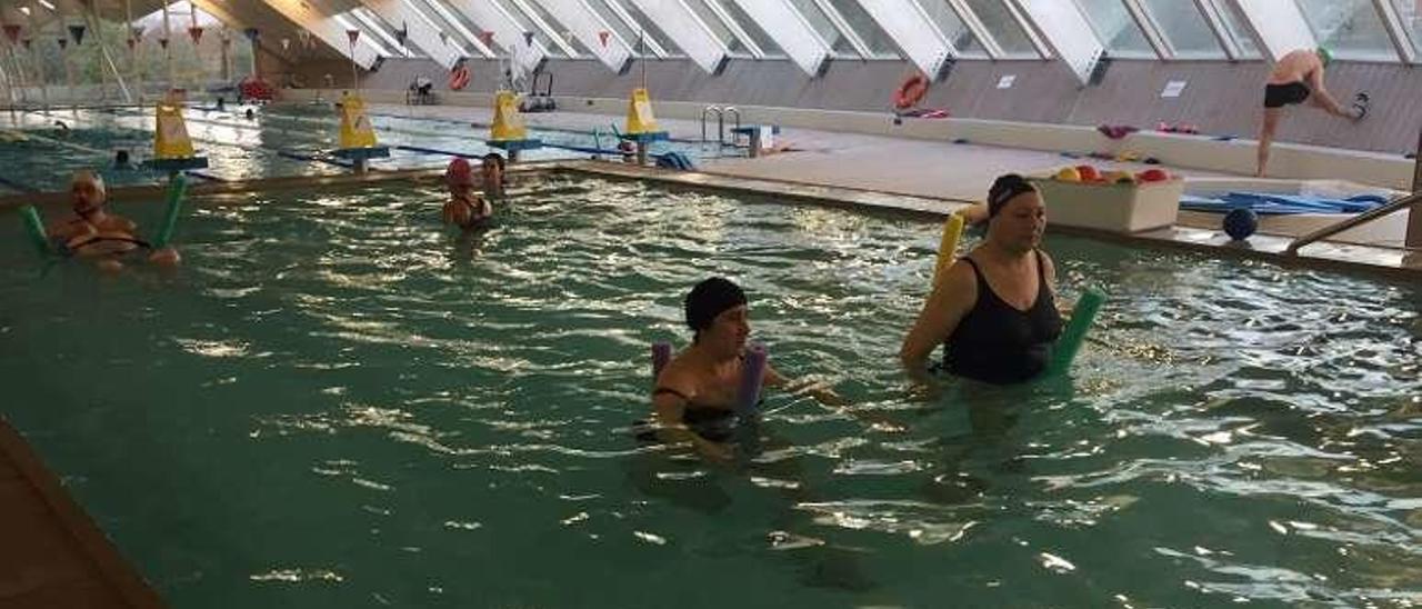 La plaza de abastos consume el triple de agua que la piscina. // S.Á.