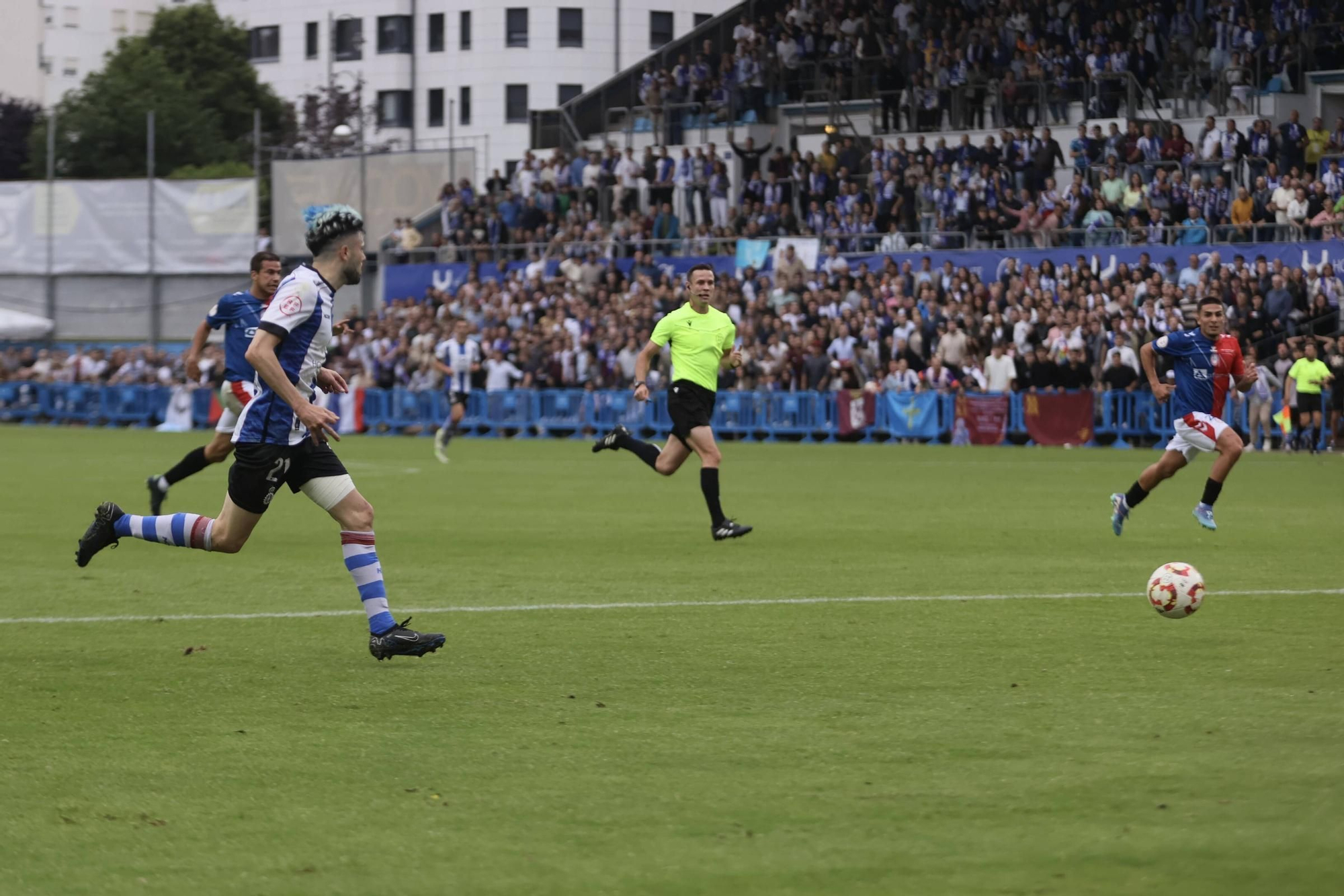 EN IMÁGENES: La final por el ascenso entre Avilés y Rayo Majadahonda vivida en el Suárez Puerta