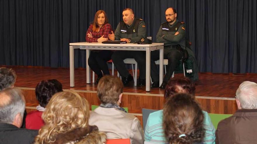 Por la izquierda, Sonia Lago, Gonzalo Lorenzo y Luis López durante la charla.