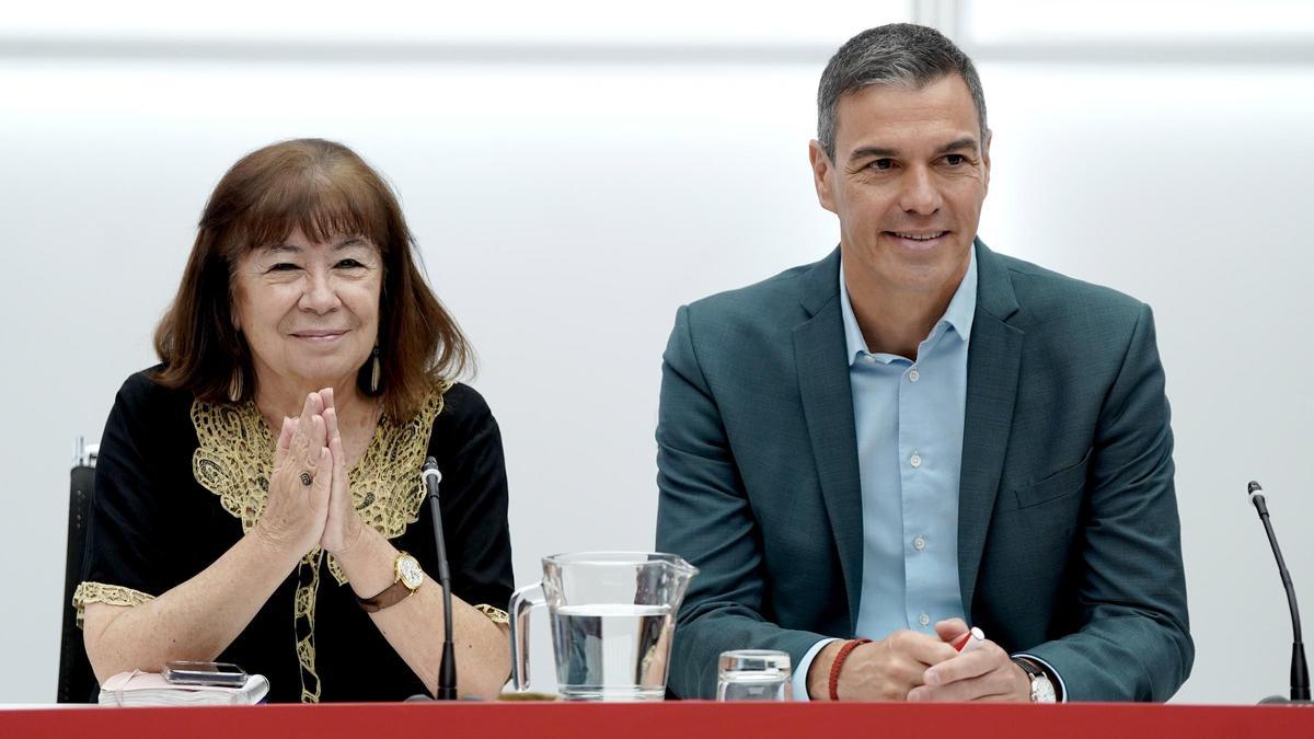 Pedro Sánchez y Cristina Narbona en la reunión de la ejecutiva federal del PSOE.