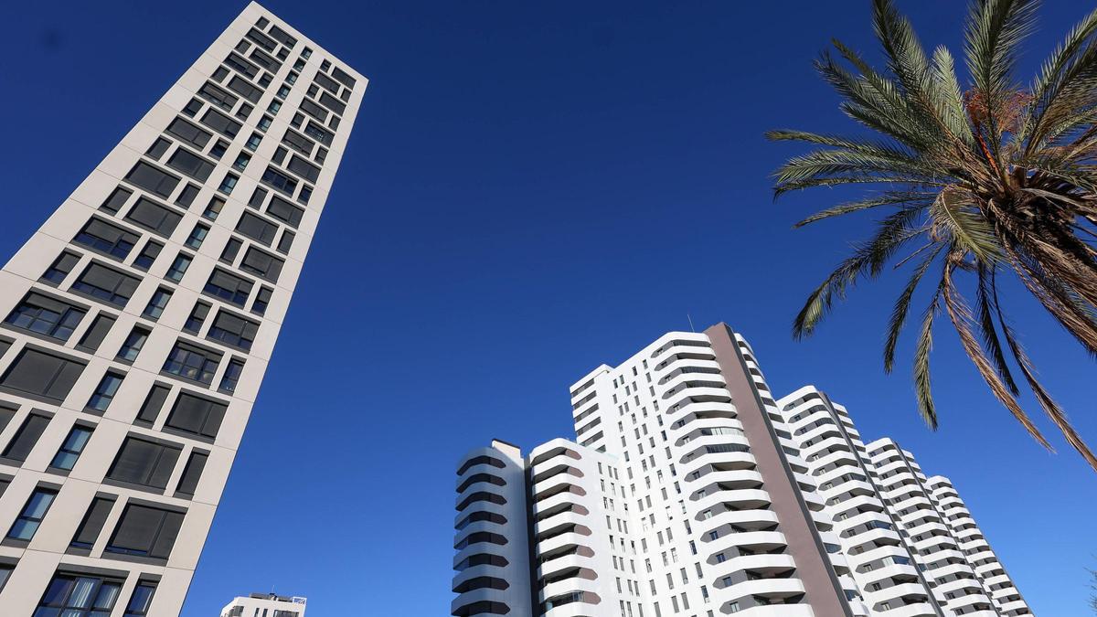 Edificios de vivienda de obra nueva frente a La Fe.