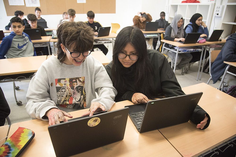 Alumnes en una aula de l’institut Lluís de Peguera de Manresa, aquesta setmana
