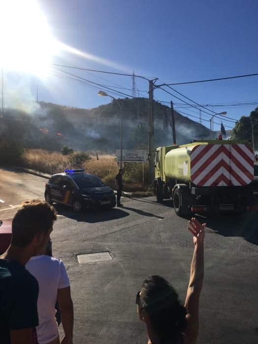 Incendio de matorral cerca del Asilo de los Ángeles