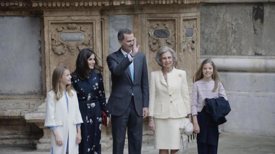 Los Reyes y sus hijas, en la misa de Pascua celebrada en la Seu en abril de 2019.