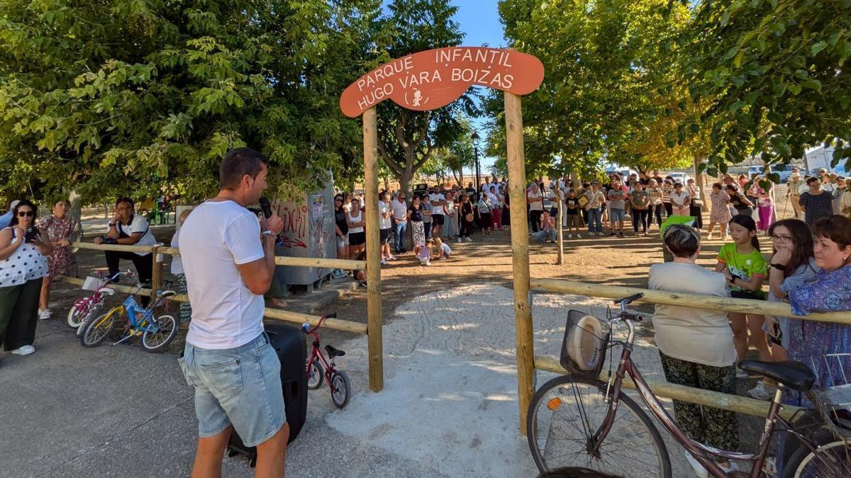 Torres del Carrizal renueva su parque infantil y su compromiso con las enfermedades raras