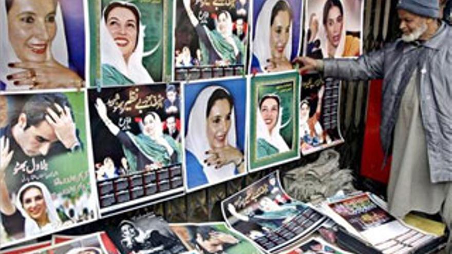 La Policía detiene a dos sospechosos del asesinato de Benazir Bhutto