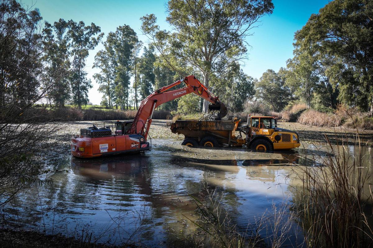 Otro de los equipos de extracción que trabajan en Brazo Jamaco.