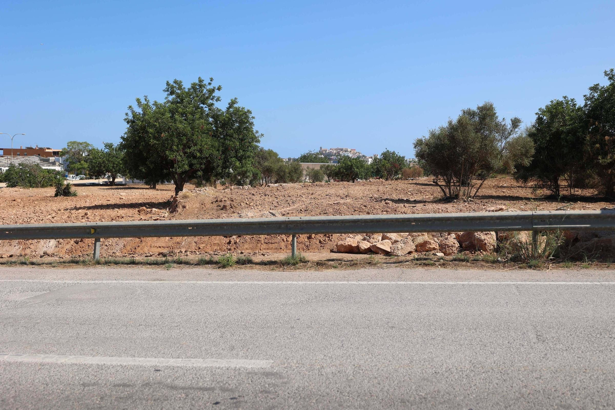 Galería: terreno de Can Rova II completamente despejado por el Ayuntamiento