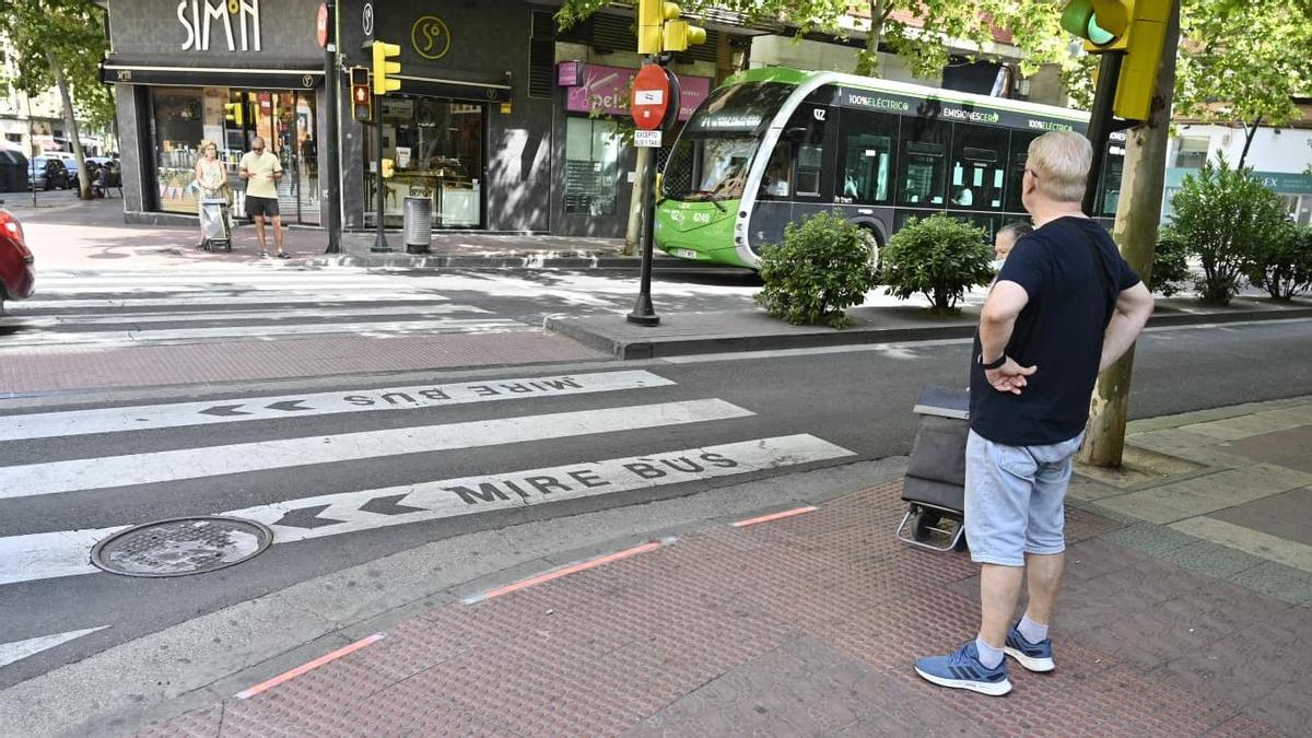 La Avenida de Madrid mejora su seguridad vial con nuevas balizas semafóricas en sus cruces