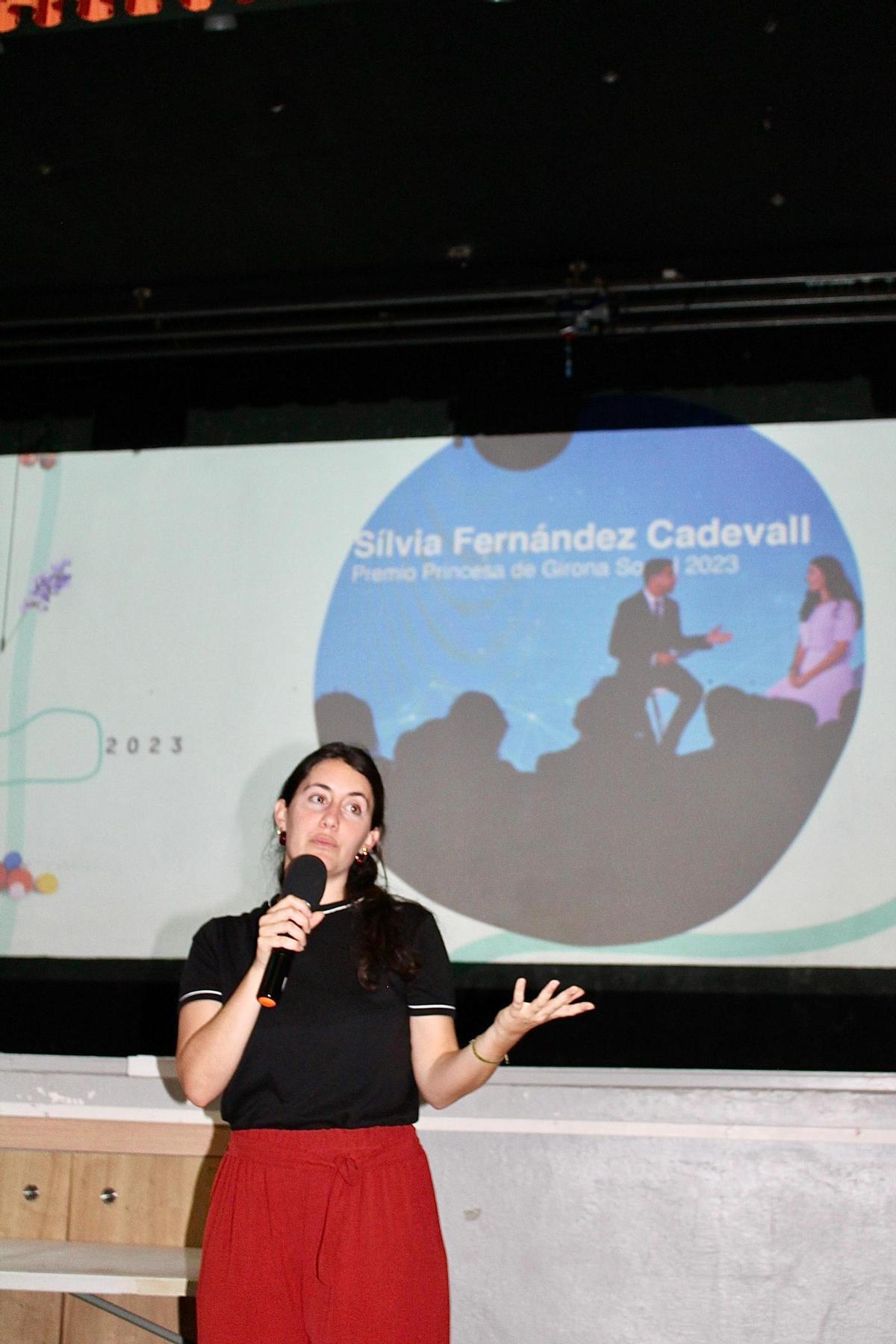 Silvia Fernández durante la charla celebrada en el colegio Sant Antoni de Padua de Catarroja este jueves.