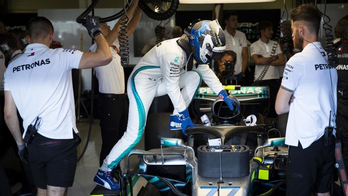 Mercedes culpa a Ferrari del choque entre Raikkonen y Hamilton