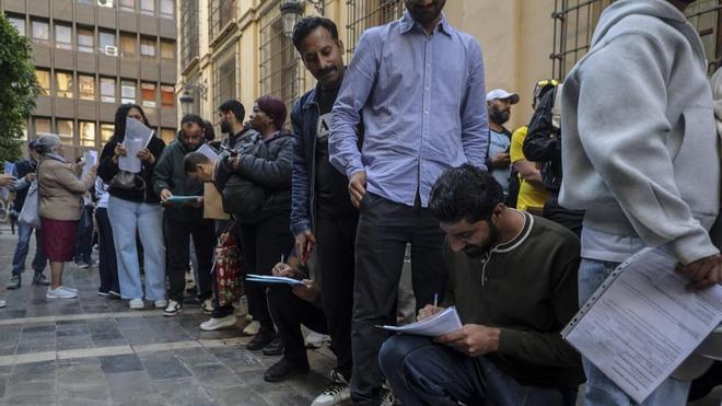 El CNI advirtió de que la regularización extraordinaria de inmigrantes "genera un riesgo para España"