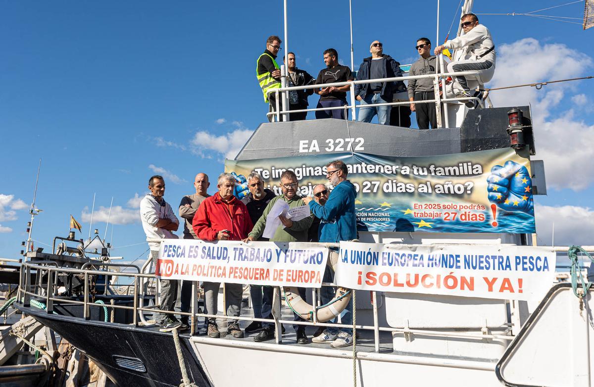 Los pescadores de La Vila Joiosa protestan por los recortes de la UE Los pescadores de La Vila Joiosa protestan por los recortes de la UE