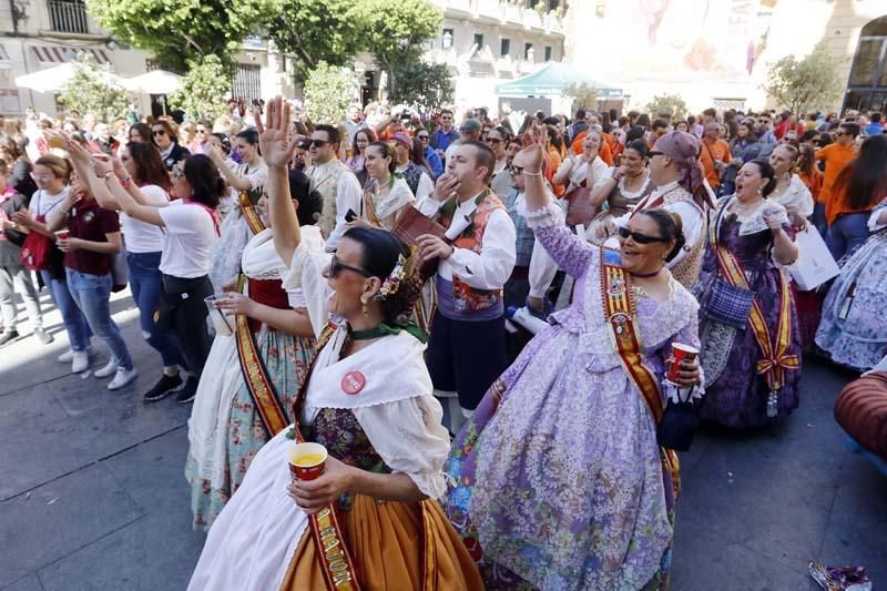 La Diputació de València recibe a las comisiones falleras