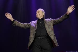 Último concierto de la gira El vicio de cantar. Serrat 1965-2022 de Joan Manuel Serrat en el Palau Sant Jordi que pone fin a su carrera.