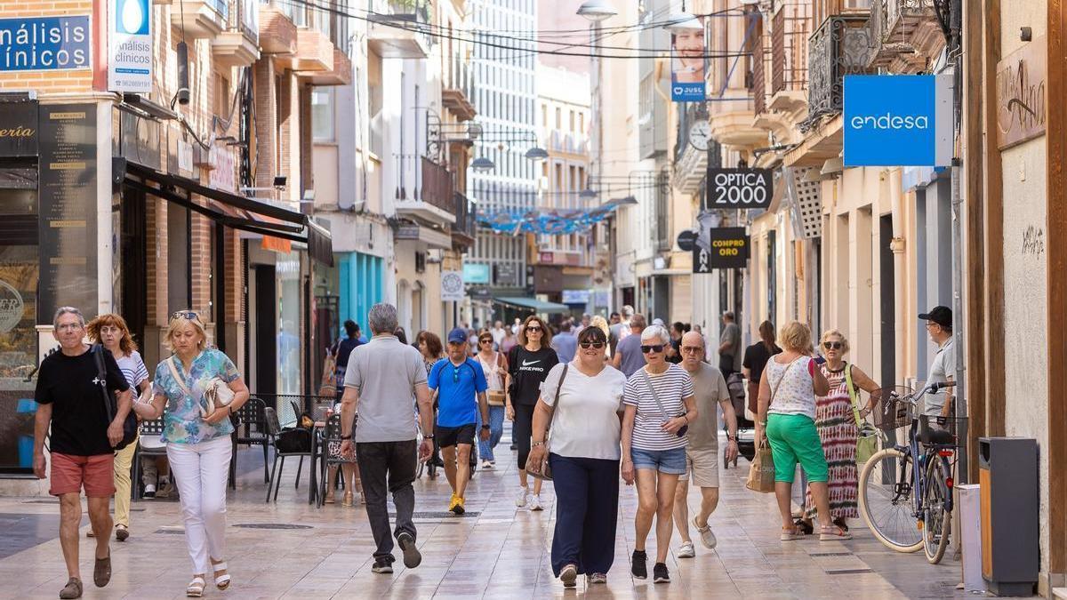 Imagen de la calle Major de Gandia, una de las principales arterias comerciales de la ciudad.