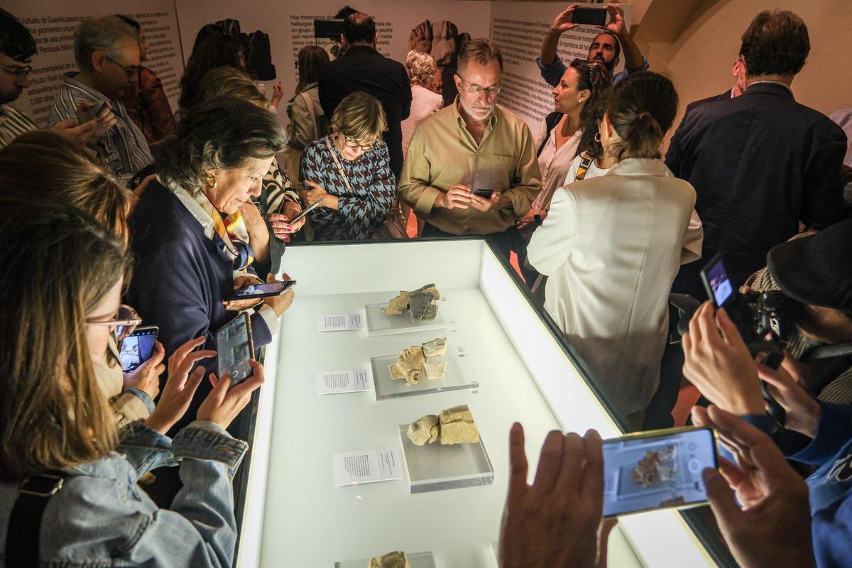 Los Rostros de El Turuñuelo durante su exposición en el Museo Arqueológico en 2023.