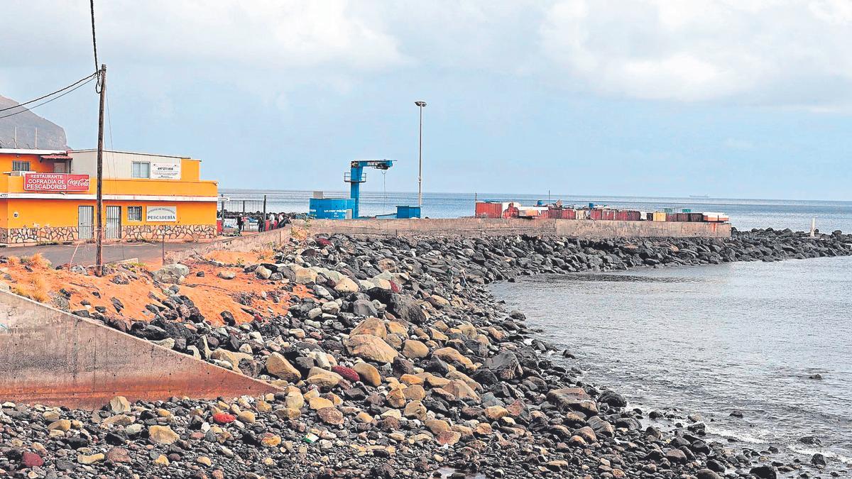 Cofradía de Pescadores y espigón de San Andrés.