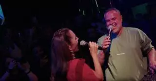 Paula Echevarría se atreve a cantar con Juan Magán durante la celebración de su cumpleaños