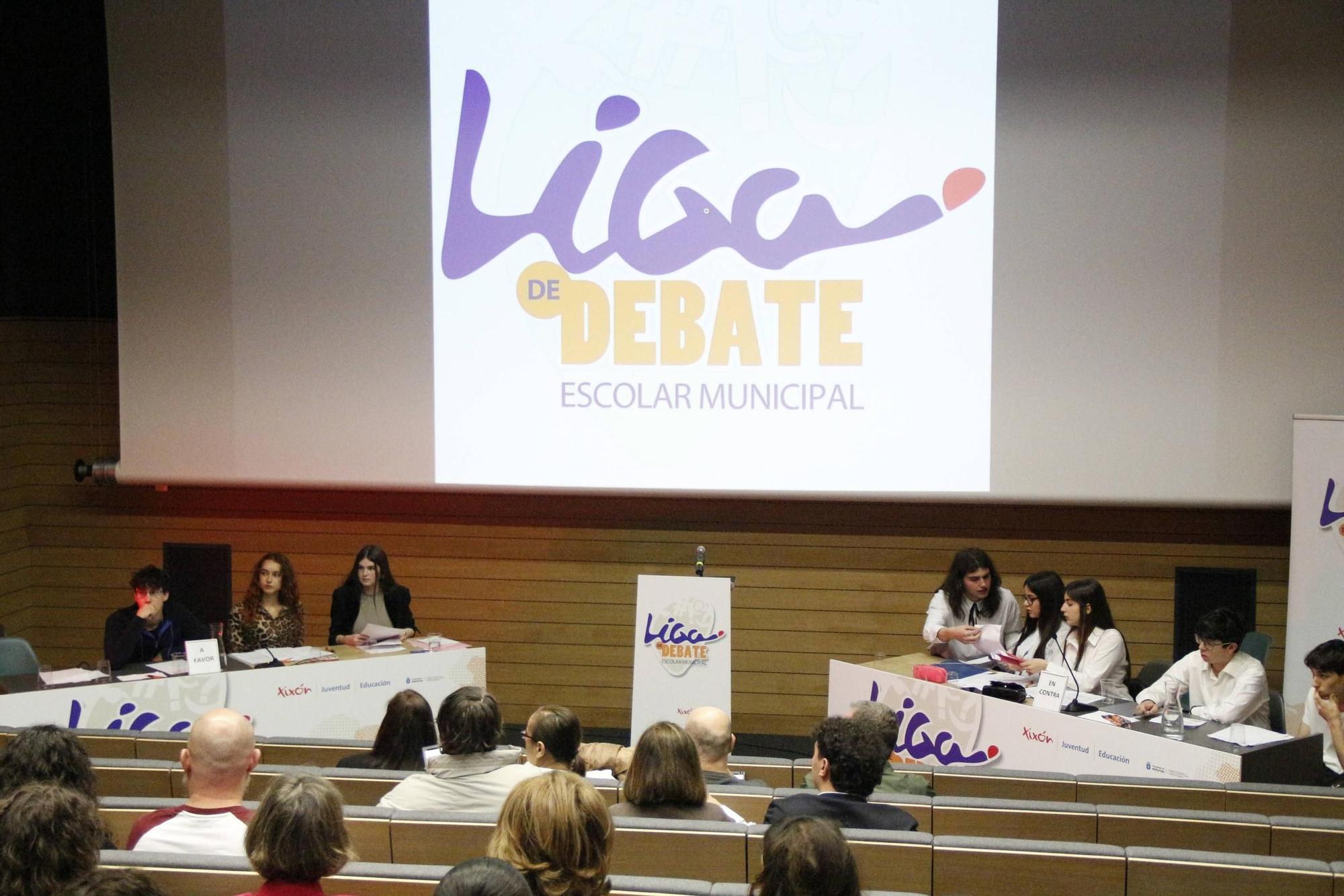 La semifinal de la Liga de Debate Escolar Municipal de Gijón, en imágenes