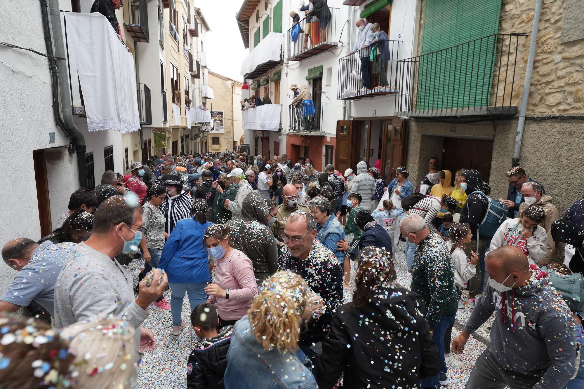 Búscate en el desfile de carrozas y disfraces de l'Anunci de Morella