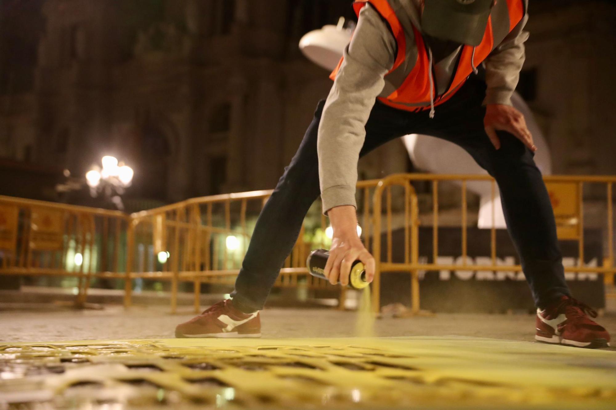 Así ha sido la pintada de Fallas en las calles de València