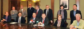 HEMEROTECA: Las fuerzas vivas de Santiago piden cerrar Peinador y Alvedro