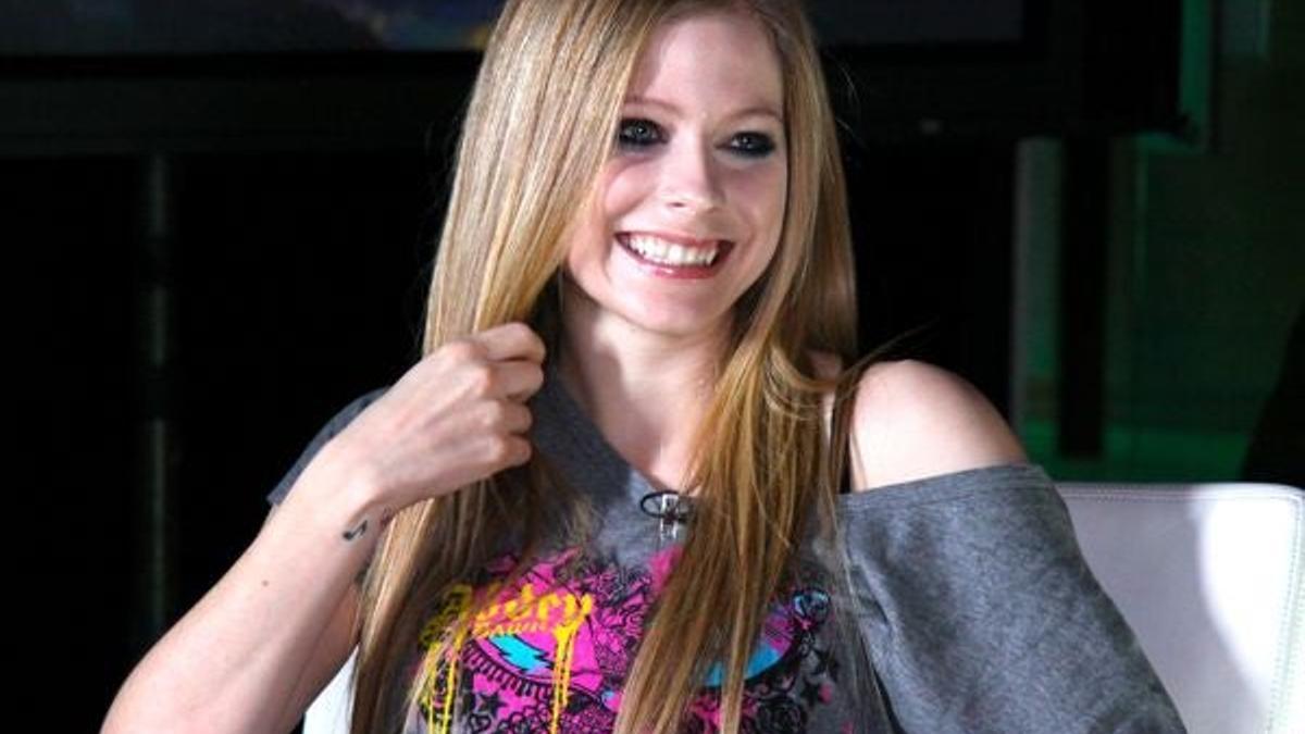 Avril Lavigne, agredida por 5 personas en un bar