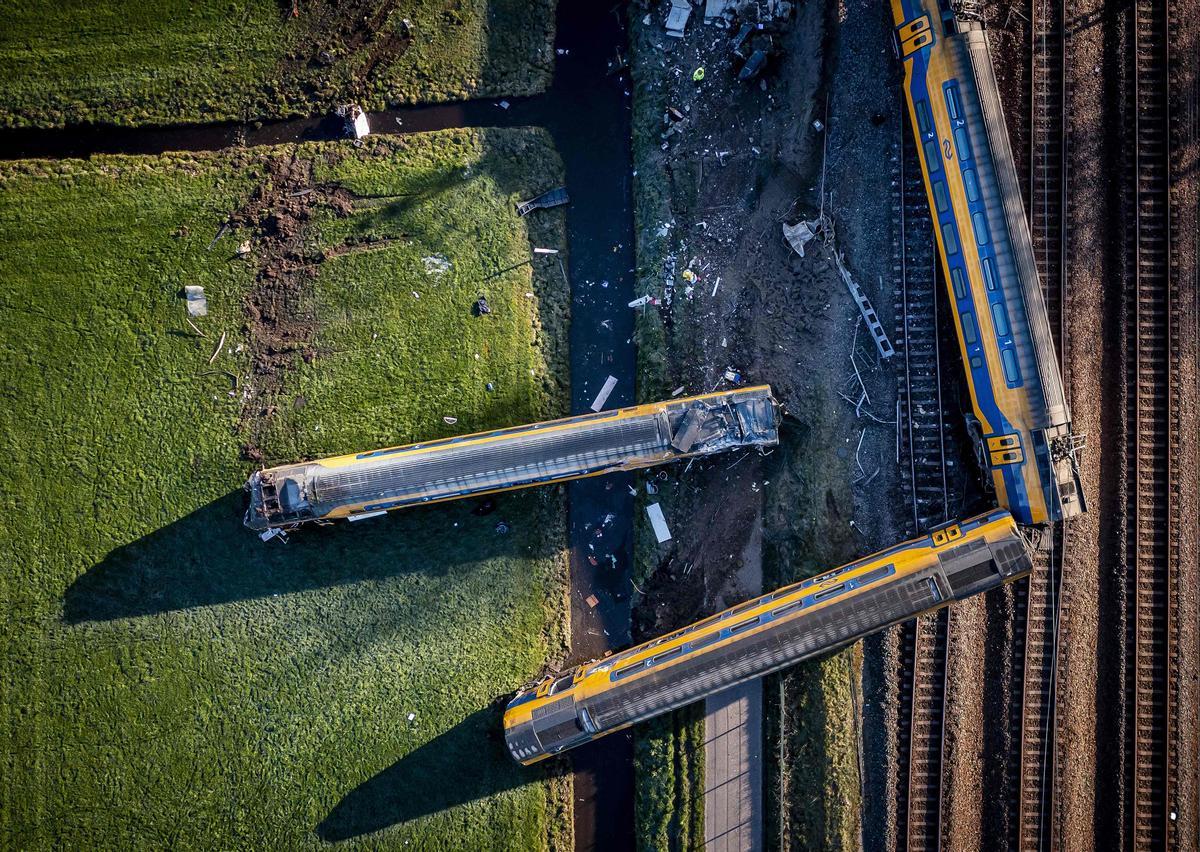 Al menos un muerto y 30 heridos tras el descarrilamiento de un tren en La Haya